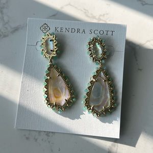 Kendra Scott—Beaded Camry statement gold earring in Iridescent Mix